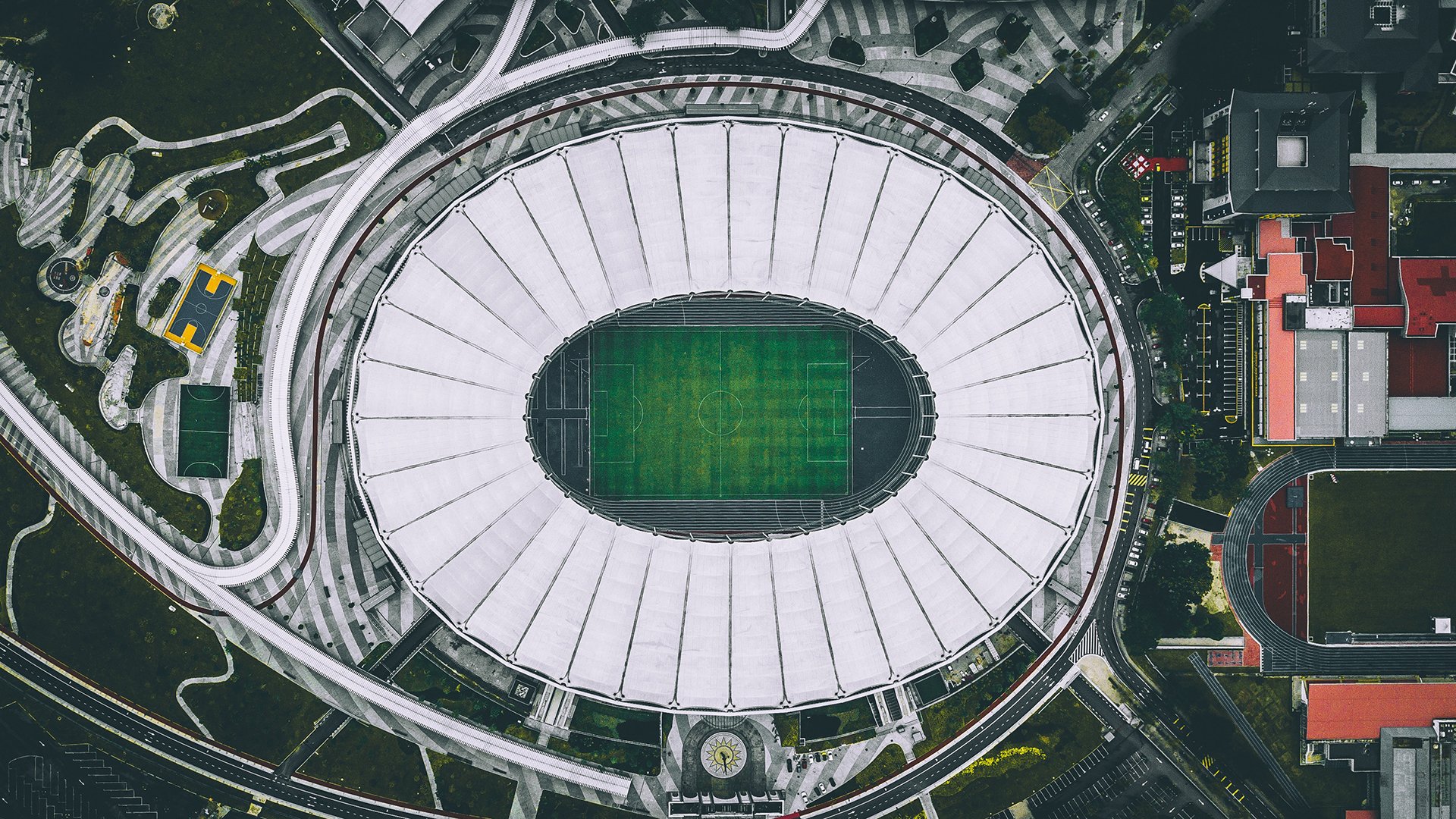 纳达尔鏖战五盘逆转晋级 法网再现经典对决